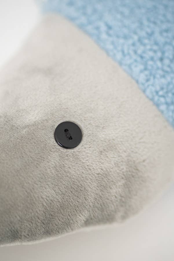 Set aus grauem Beluga und zwei Fischen